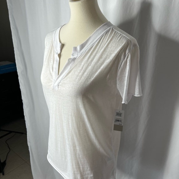 B.P. White V-Neck T-shirt - NEW w/tags - Medium - Picture 2 of 9